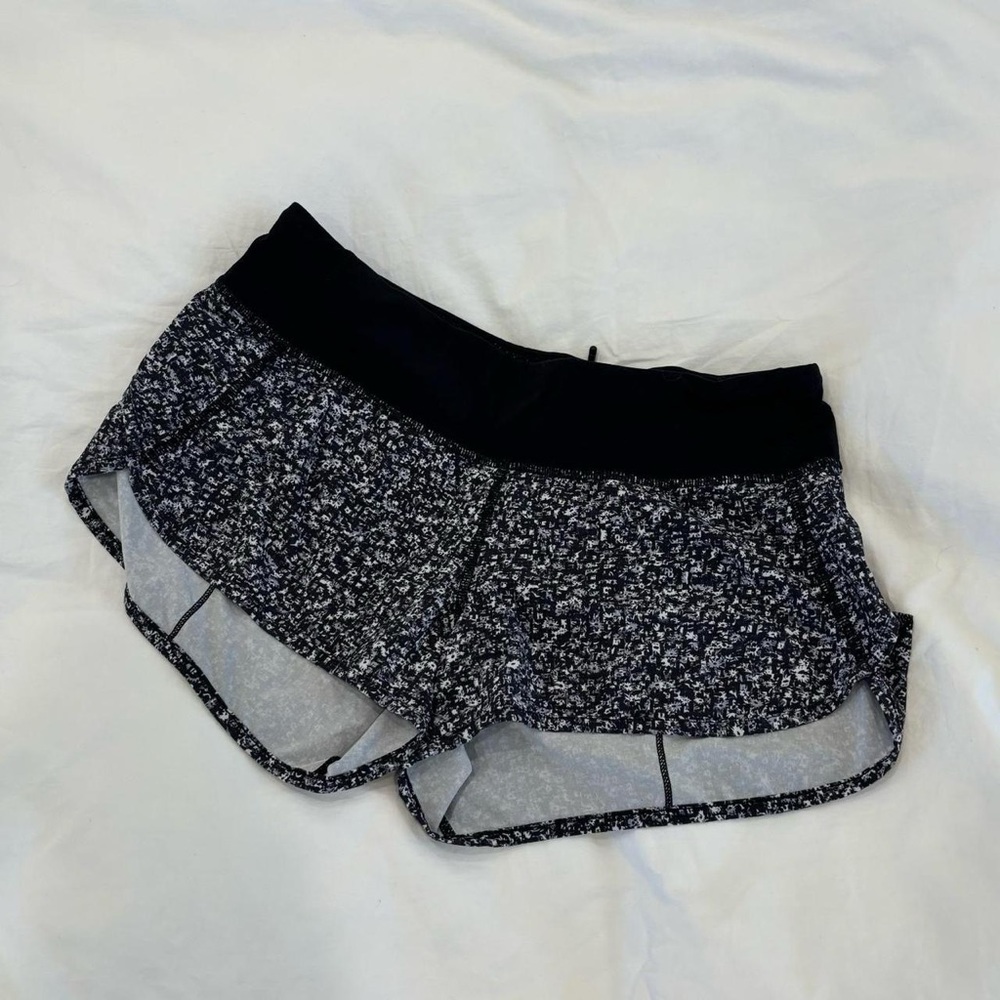 Lululemon black white printed speed short 2.5" size 4